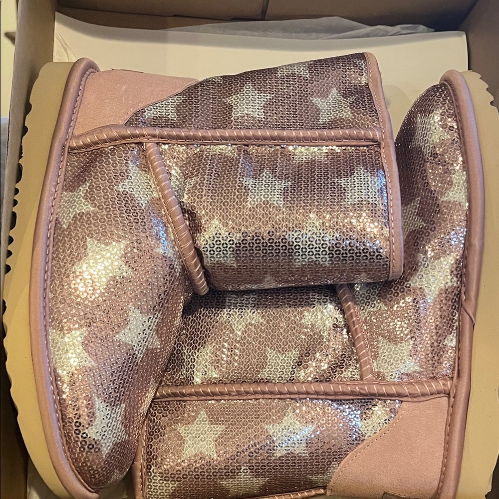 UGG Kids' Classic Short II Sequin Star Boots - Pink